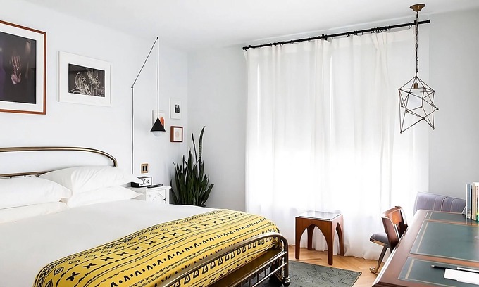 Adams Morgan Hotel | Artistic Retreat: Free Pet Stays in Stylish DC Suites