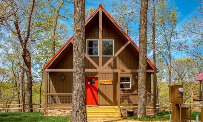 Afton Cabin | Relax at Cumberland Cabin with Boat Slip & Pool Access