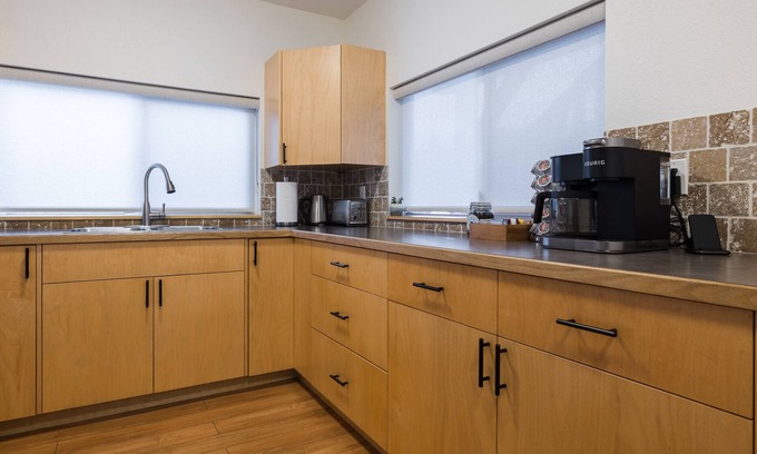Cumberland Apartment | Top-Rated Cumberland Guesthouse with Family-Friendly Amenities