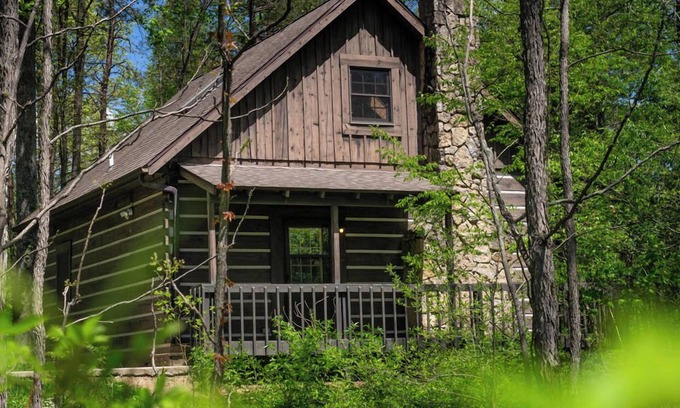 Logan Cabin | Exceptional Cumberland Retreat in Hocking Hills - Pet Friendly