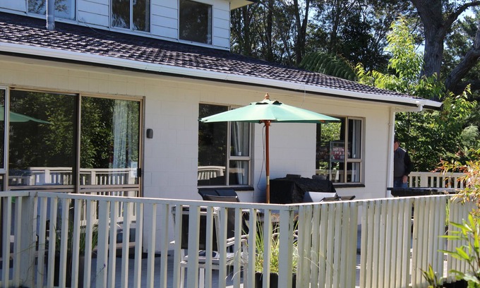 New Plymouth House | Cumberland Lodge/Privacy & Space/LARGE ECONOMY LODGE