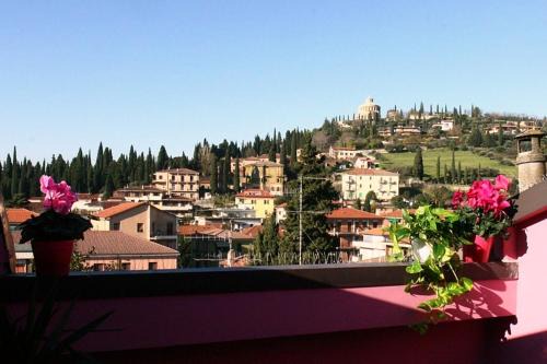 Borgo Trento Bed & Breakfast | Charming Bed & Breakfast CUORE DI GIULIETTA - Guest Rated 8.7