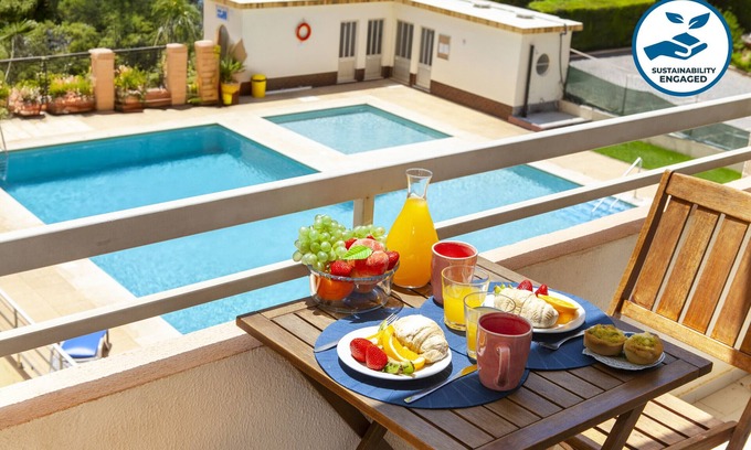 Praia da Rocha Apartment | Curaçao Apt on Praia da Rocha w/Pool Access