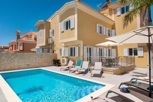 Sonnenland Villa | Inviting Curie Hotel with Pool & Ocean View by VillaGranCanaria