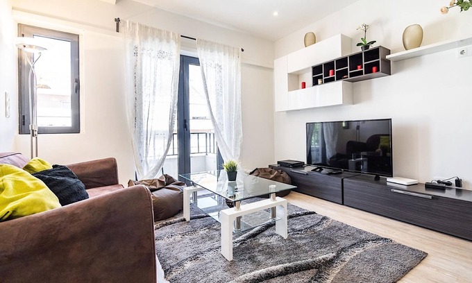 Sao Jorge de Arroios Apartment | Cozy Curl Apartment with Wi-Fi, Balcony & Garage Access