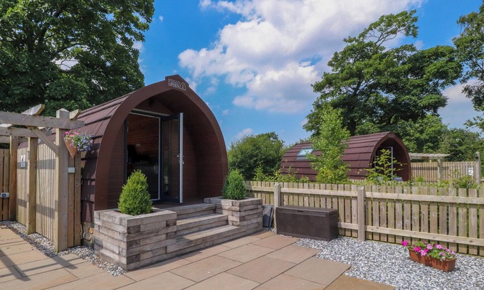 Knott End-on-Sea Cottage | Romantic Getaway at Curlew Corner with Hot Tub in Lancaster