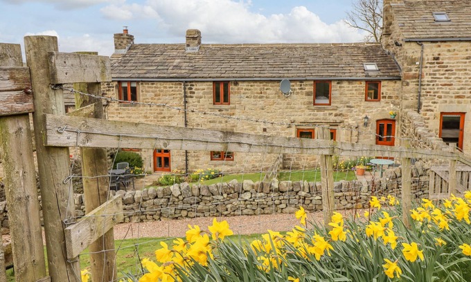 Silsden Cottage | Welcoming Curlew Cottage with Family-Friendly Amenities