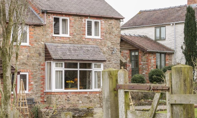 Pontesbury House | Pet-Friendly Curlew Cottage in Shrewsbury - Guest Rated 10/10