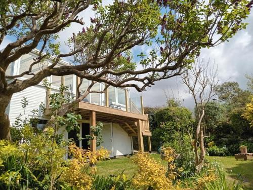 Perranporth House | Curlews Cottage: 3-Bedroom Retreat Near the Beach