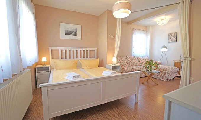 Ahlbeck Apartment | Discover Uns Hüsung: Oceanfront Oasis with Family Amenities