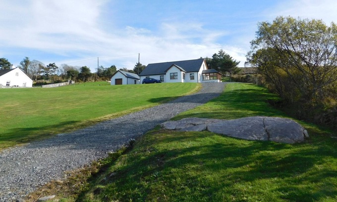 Adrigole House | Discover Curragh Heights: Year-Round Rentals and Ocean Views