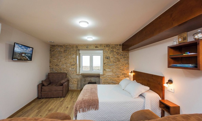 Tourinan Apartment | Oceanfront Curras Touriñan Apartment with Pool & Spa
