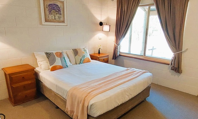 Nulkaba Cottage | Ideal Currawong Cottage: Central to Wineries & Attractions