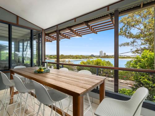 Currumbin House | Beachfront Escape at Currumbin with Ocean View Amenities