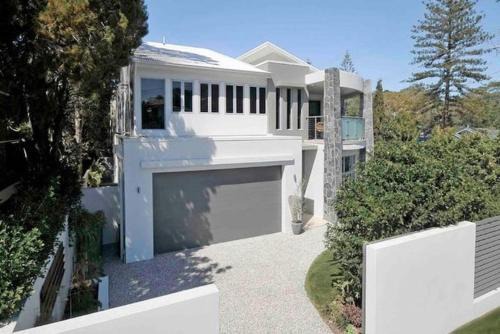 Currumbin House | Oceanfront Currumbin Sanctuary Beach Abode with Hot Tub