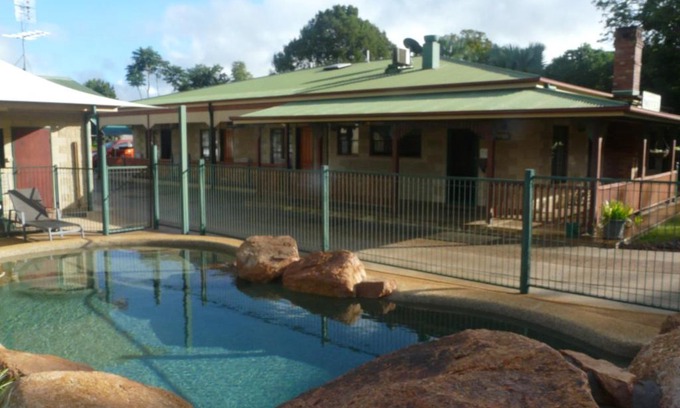 Yungaburra Hotel | Relaxing Oceanfront Escape at Curtain Fig Motel