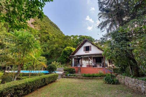 Teresopolis Apartment | Pet-Friendly Escape with Pool and Garden at CurtaTere