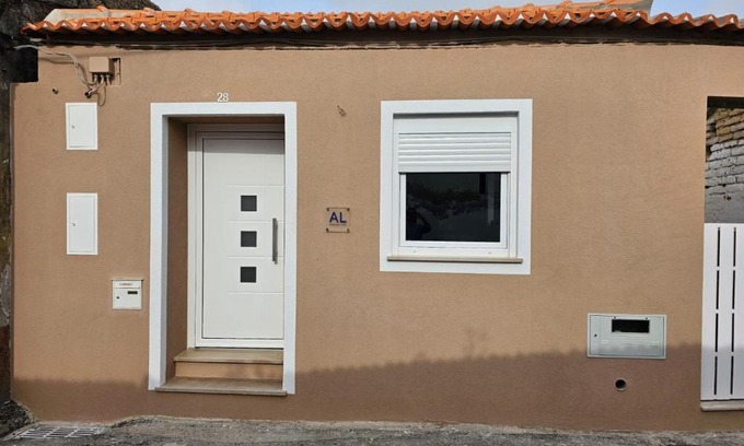 Ilhavo House | Highly Rated Curtido House Suits with Family-Friendly Amenities