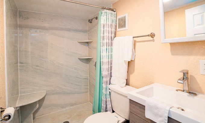 Brazoria Cabin | Family-Friendly 3 Bedroom Cabin Near San Bernard River