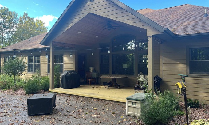 Forest Junction House | Custom 3 Bedroom Home South of Green Bay Built for Entertaining