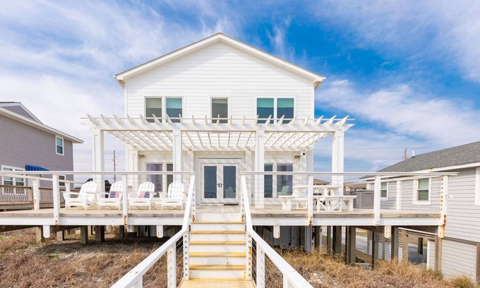 Emerald Isle House | Beachfront Oasis: Relax in Our Oceanview Home with Pool