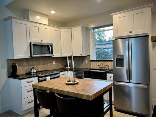 Grant House | Newly Built Cottage with Pool & Oceanfront Views
