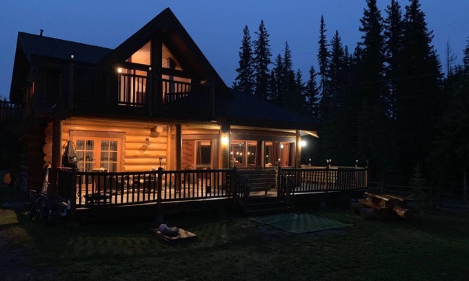 Logan Lake House | Idyllic Log Home Retreat Near Scenic Lakes - 10/10 Rating