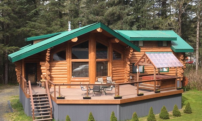 Seward House | Cozy Log Home with Spa & Hot Tub, Just Minutes from Seward