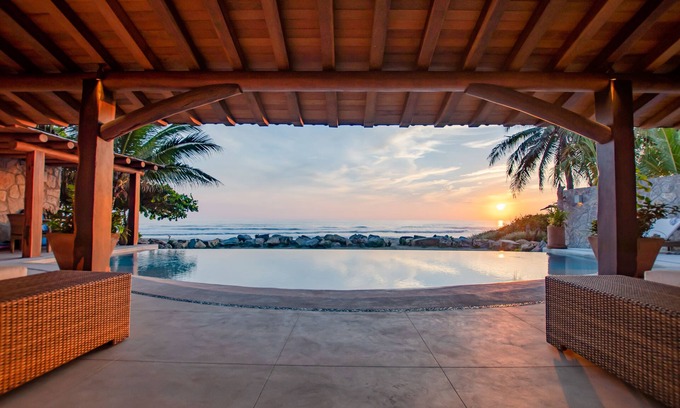 Troncones House | Beachfront Villa with Pool and Ocean View - Rated 10/10