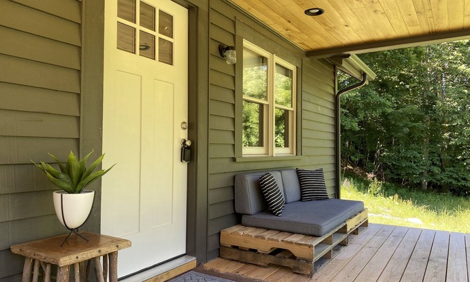 Sugar Grove House | Mountain Bungalow with Ocean View - Guest Rated 10/10