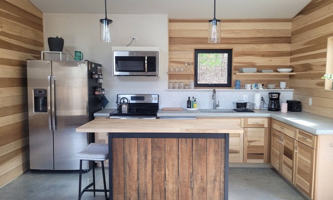 Alexander Cottage | Romantic Mountain Cottage with Hot Tub and Spa Amenities