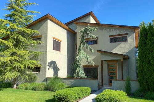Sunset House | Beautiful Home Minutes from Downtown Boise with Ocean Views