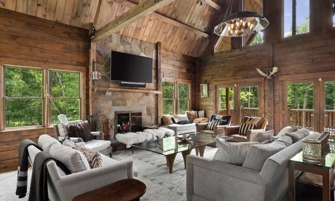 Wilmington House | Cozy Log Cabin Retreat Near Mt Snow with Hot Tub & Spa