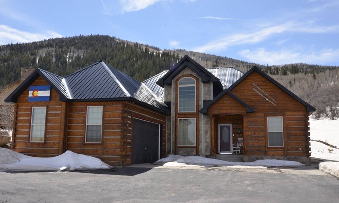 Mesa Cabin | Perfect Log Cabin Retreat at Powderhorn Ski Resort