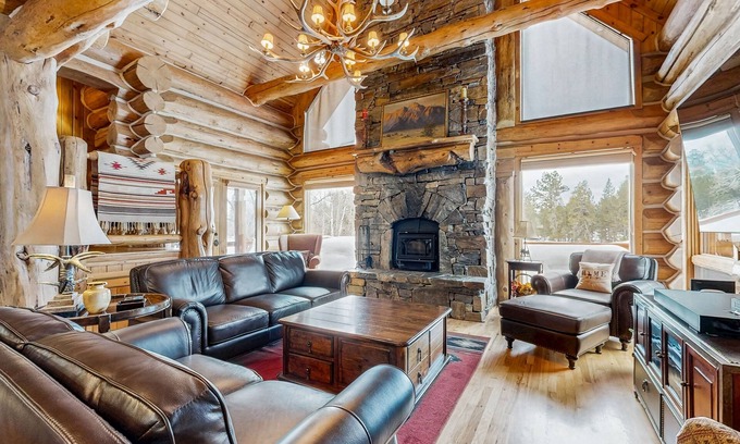 McCall Cabin | Indulgent Cabin Retreat with Private Hot Tub & Gourmet Kitchen