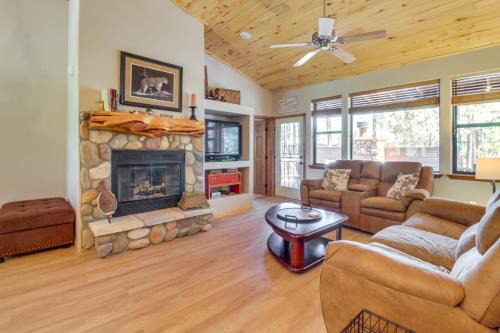 Torreon House | Inviting Show Low Cabin with Deck near Torreon Golf Club