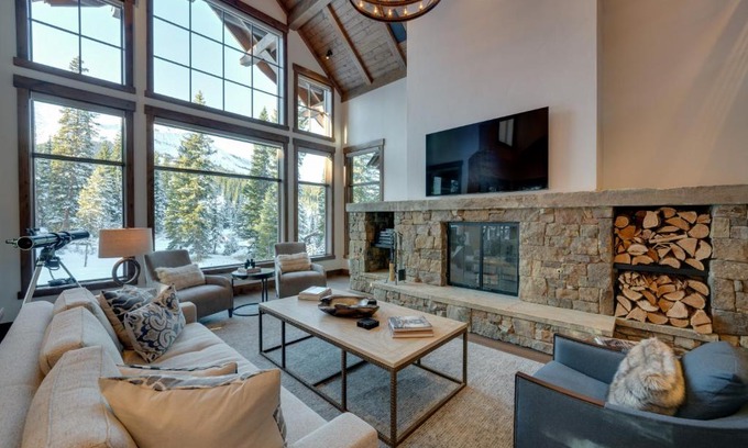 Big Sky House | Exclusive Ski-In/Out Chalet with Hot Tub & Wet Bars