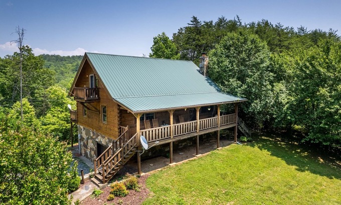 Cherokee Cabin | Enjoy a July Discount with Pool, Spa & Pet-Friendly Stay