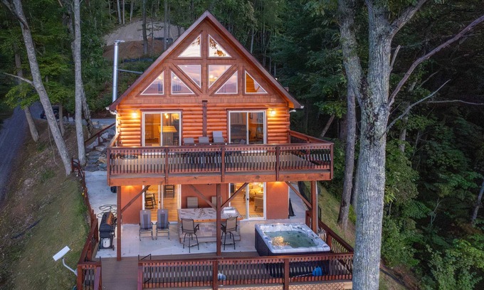 Whittier Cabin | Exclusive July Deals: Family-Friendly Stay with Pool Access