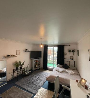 North Wall Apartment | CustomerHouse Dublin 1, Balcony View