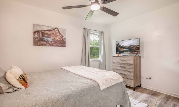 Abilene House | Convenient Worker’s Housing with Family and Pet Amenities