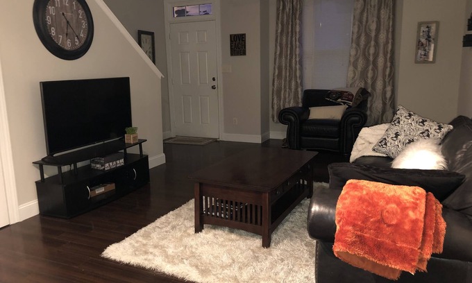 Charlotte House | Charming 2-Bedroom Townhome Near Downtown Charlotte