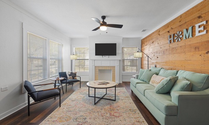 North Waco House | Inviting 2-Bedroom Retreat Near Silos with Breakfast Included