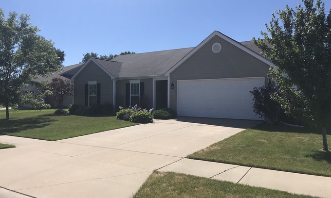 South Bend House | Ideal 3-Bedroom Retreat Near SBN Airport & Notre Dame