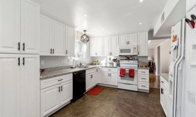 Norfolk - Virginia Beach House | Cozy 4-Bed Home with Pool - Perfect for Family Getaways!