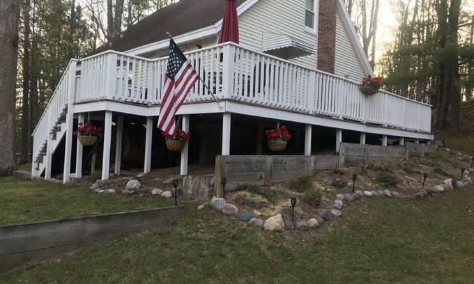 Higgins Lake Cottage | Charming 4-Bed Cottage with Lake View and Dock Access