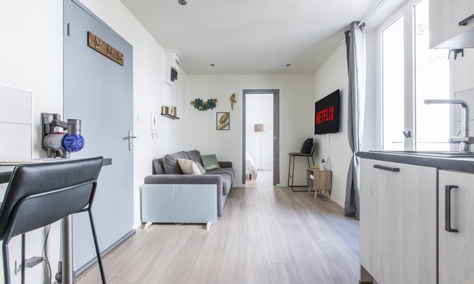 Riou - Petit Juas - Av de Grasse Apartment | Budget-Friendly 1-Bedroom Near Cannes Center