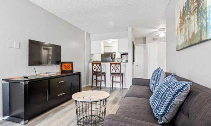 Park Central Apartment | Charming Budget-Friendly Stay in Central DFW with Kitchen