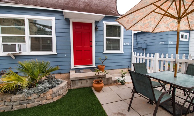 Crown Point Cottage | Cozy 1 Bed Beach Cottage with Oceanfront Views & Pool