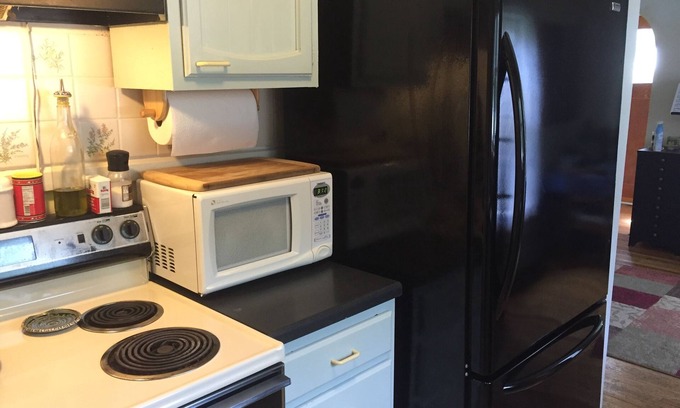 Twain House | Inviting 3BR House with Pool, Spa & High Guest Rating